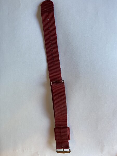 Curea ceas material rezistent visiniu